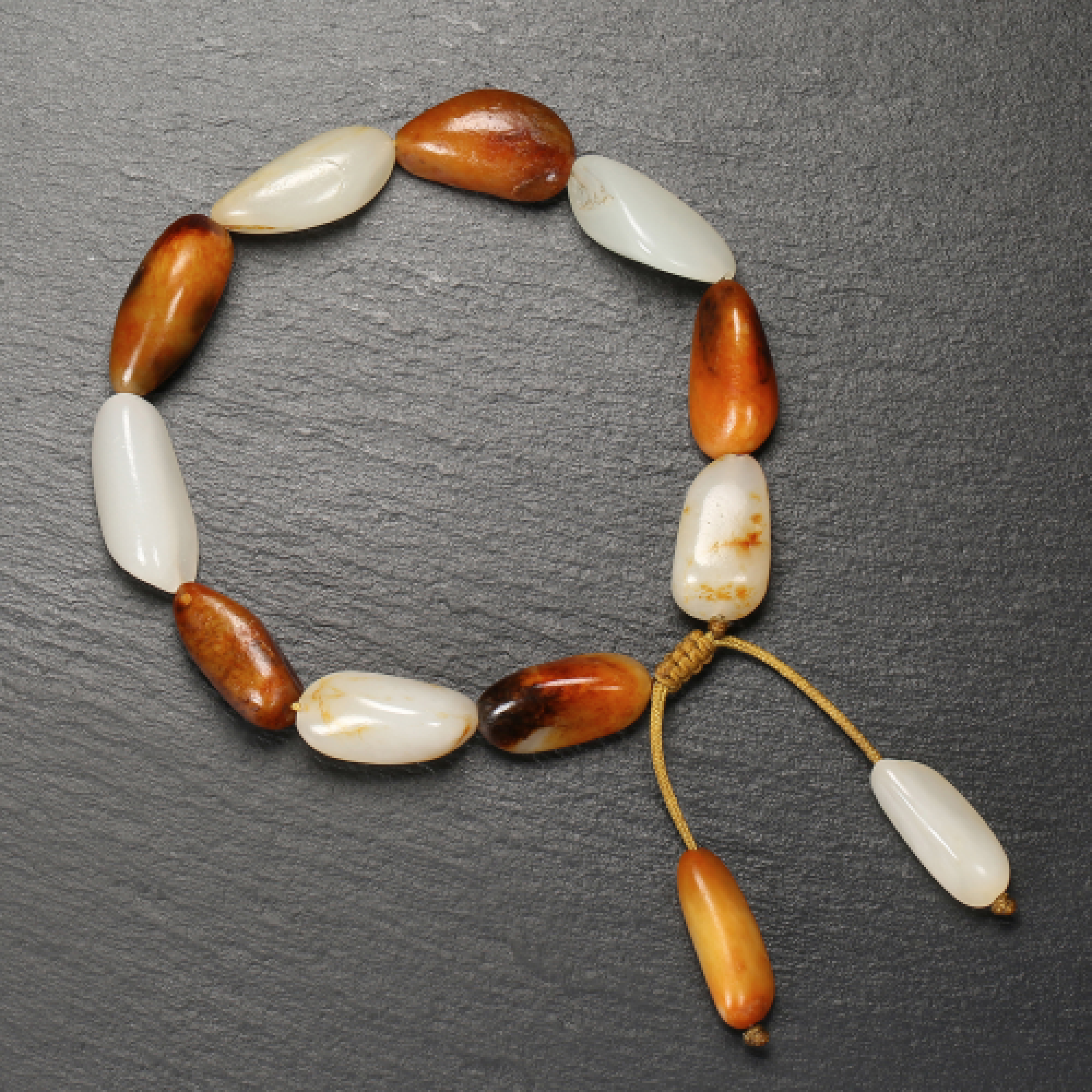 新疆 和田玉 原石 沁色自然 玉佩 新疆和田玉黄沁随形手把件籽料原石（yc240392） – 添福玉器